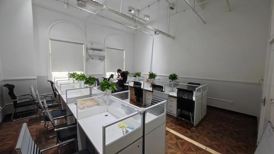 李显富公司经营范围解析 软件开发与教育咨询服务的融合发展路径
